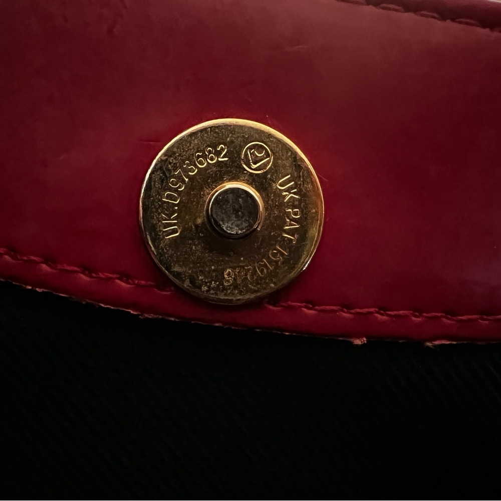 Little red bag. Fabulous & fun. 16cm x 17cm. Used. In a fabulous used condition - Picture 8 of 9